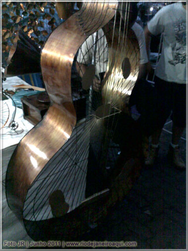 Escultura em cobre e lat&atilde;o