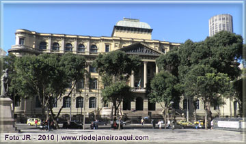 Edif&iacute;cio da Biblioteca Nacional visto de frente