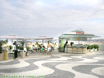 Novos kiosks no cal&ccedil;ad&atilde;o da Av. Atl&acirc;ntica em Copacabana