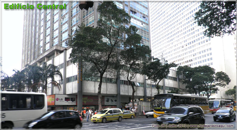 Edifício Central | Vista da fachada para Av. Rio Branco num movimentado dia de semana Edifício Central | Vista da fachada para Av. Rio Branco num movimentado dia de semana