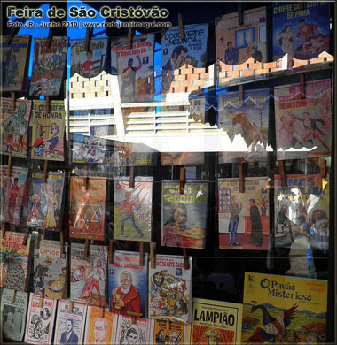 G&ecirc;nero literatura de cordel expostos em livraria