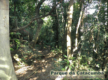 Trilha no Parque da Catacumba, que leva ao topo do Morro do Cabritos e Mirante do Sacop&atilde; com vista da Lagoa