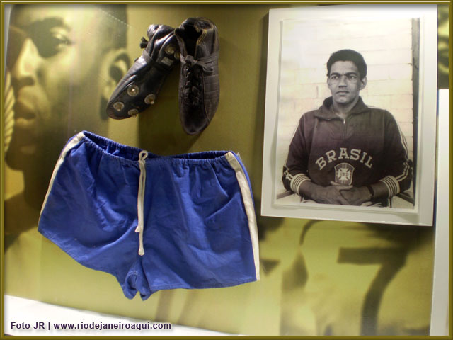 Chuteiras e calção que pertenceram a Mané Garrincha Chuteiras e calção que pertenceram a Mané Garrincha