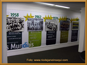 Fotos das Seleções Brasileiras que venceram Copas do Mundo no museu do futebol Fotos das Seleções Brasileiras que venceram Copas do Mundo no museu do futebol