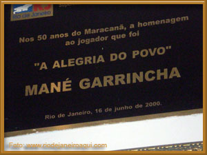 Placa comemorativa dos 50 anos do Maracanã homenageia também Mané Garrincha Placa comemorativa dos 50 anos do Maracanã homenageia também Mané Garrincha
