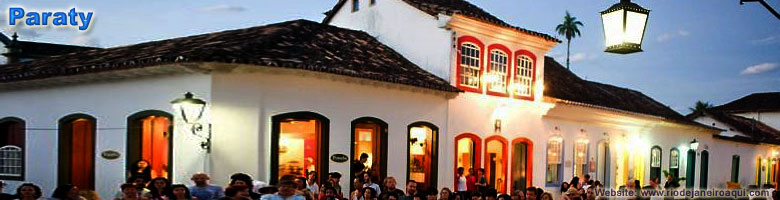 Cena de rua em Paraty em dia de festa Cena de rua em Paraty em dia de festa