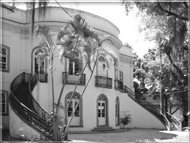 Fachada com sal&atilde;o oval da casa da Marquesa de Santos
