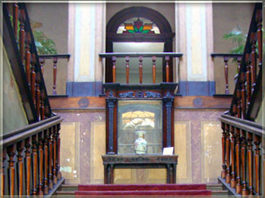 Escadaria central tipicamente neoclássica Escadaria central tipicamente neoclássica