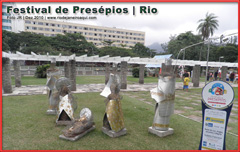 Pres&eacute;pio feito com artesanato e esculturas moldadas com chapas met&aacute;licas