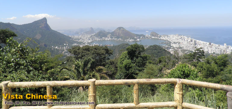 Vista panorâmica do Rio de Janeiro através de foto tirada do mirante da Vista Chinesa Vista panorâmica do Rio de Janeiro através de foto tirada do mirante da Vista Chinesa