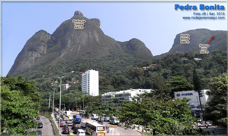 Fotos da Pedra Bonita | Vista da Estrada Lagoa Barra em S�o Conrado e do Topo da Pedra Fotos da Pedra Bonita | Vista da Estrada Lagoa Barra em S�o Conrado e do Topo da Pedra