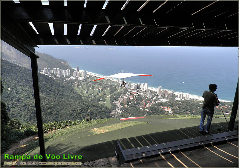 Rampa de asa delta e parapente tendo ao fundo S�o Conrado e Morro Dois Irm�os Rampa de asa delta e parapente tendo ao fundo S�o Conrado e Morro Dois Irm�os