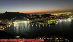 Rio &agrave; noite visto do P&atilde;o de A&ccedil;ucar
