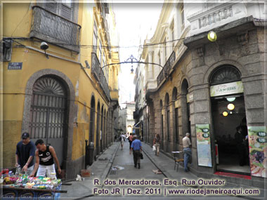 Rua dos Mercadores na esquina com Rua do Ouvidor Rua dos Mercadores na esquina com Rua do Ouvidor