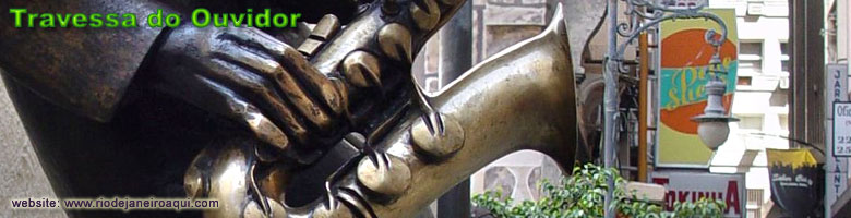 Travessa do Ouvidor | Em primeiro plano parte da estátua de Pixinguinha Travessa do Ouvidor | Em primeiro plano parte da estátua de Pixinguinha