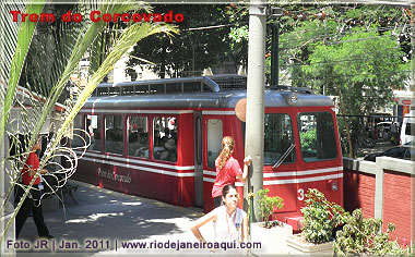 Trem do Corcovado visto no embarque de subida &agrave; montanha